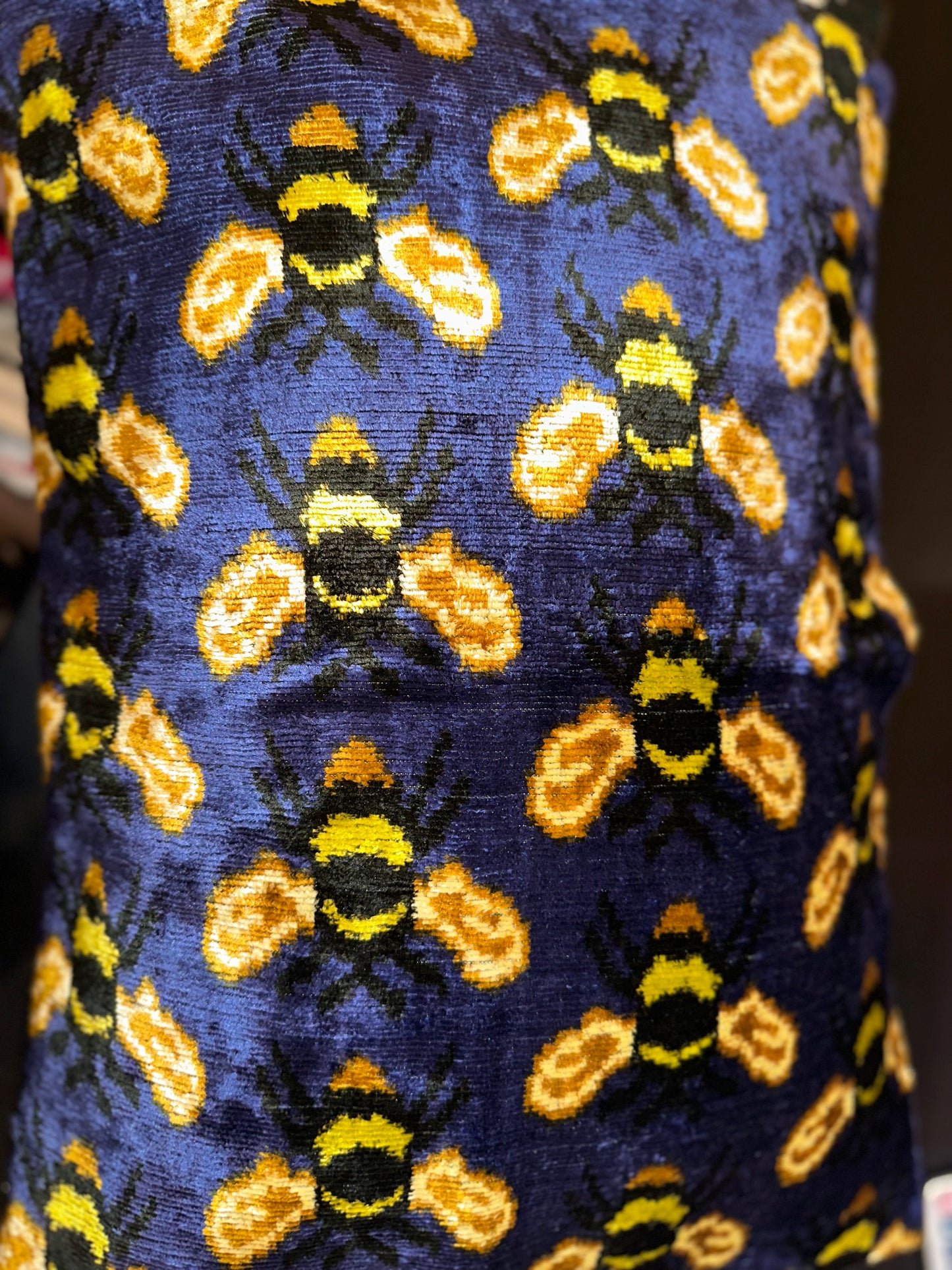 Cojín terciopelo abejas