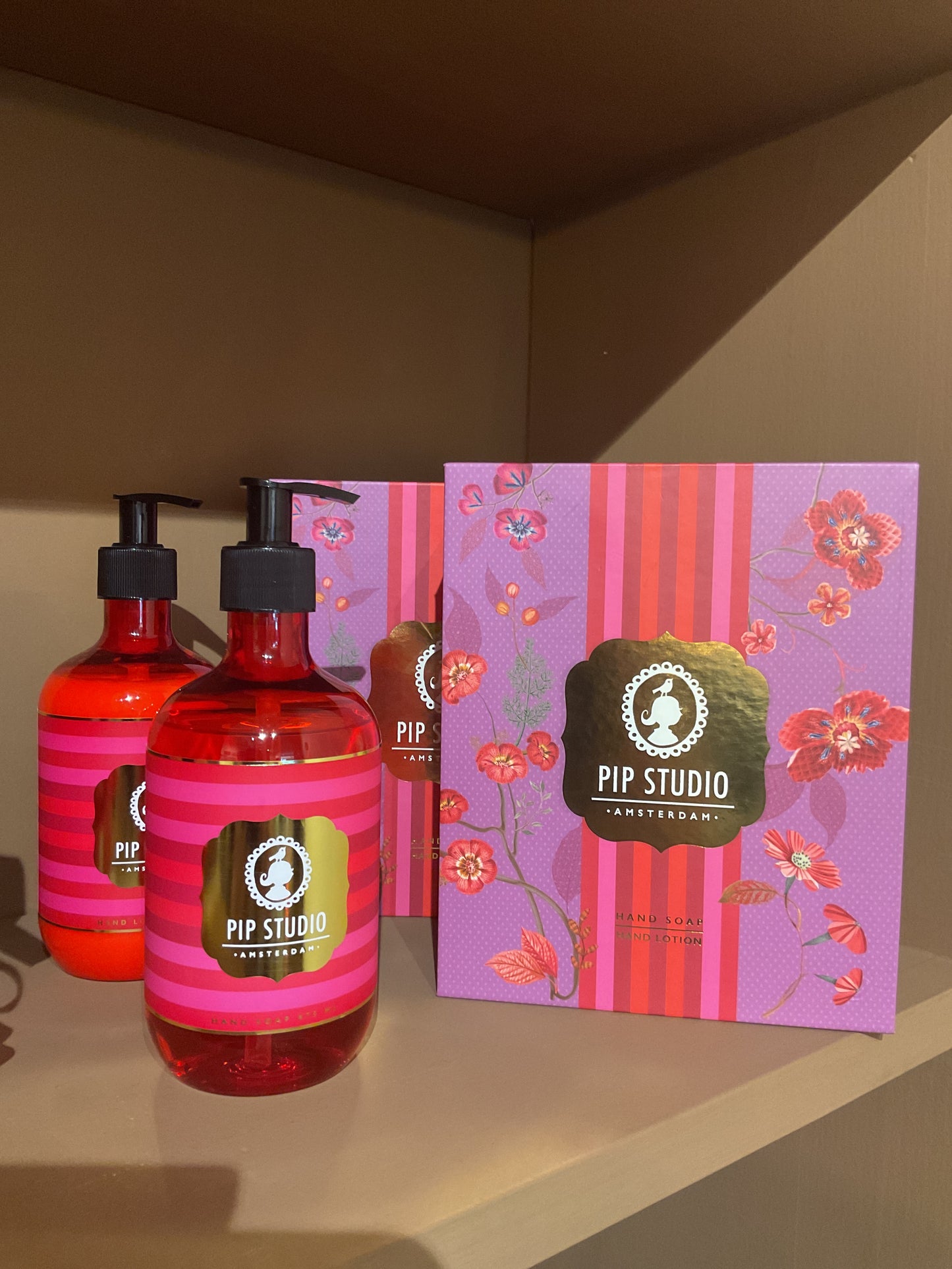 Juego de regalo, jabón de manos y loción de manos, hojas de té pip studio