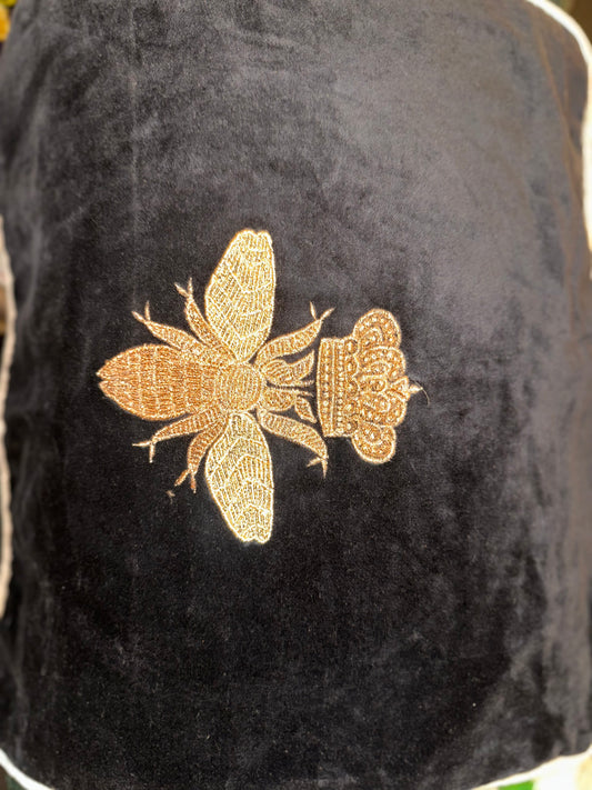 Cojín abeja negro