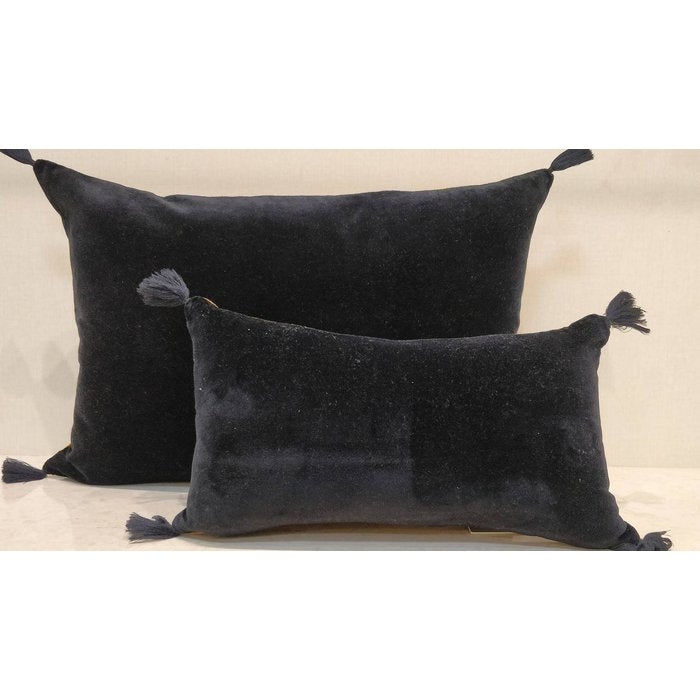 Cojín de terciopelo AZUL OSCURO con pompones