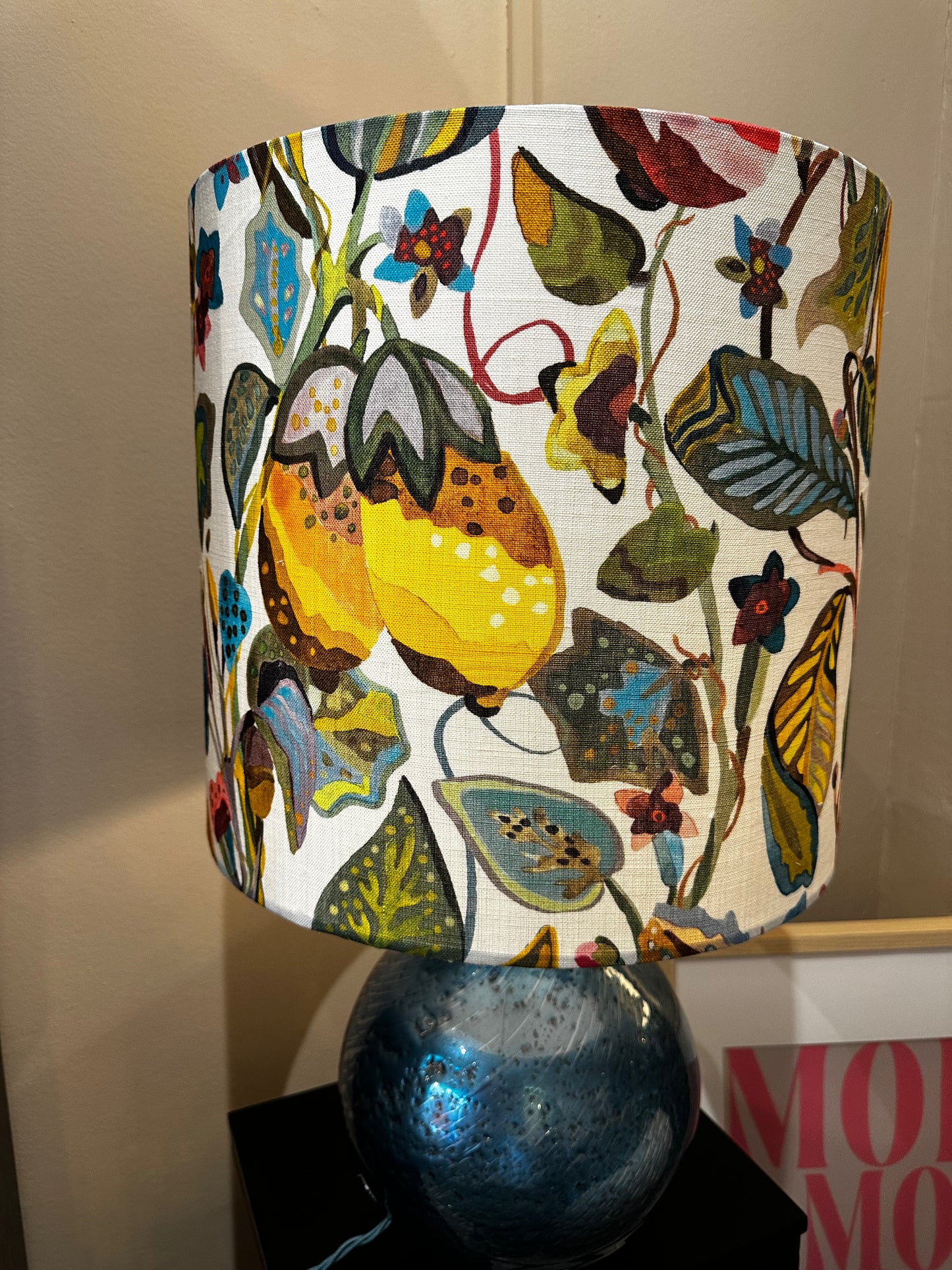 Lámpara CON PANTALLA FLORAL