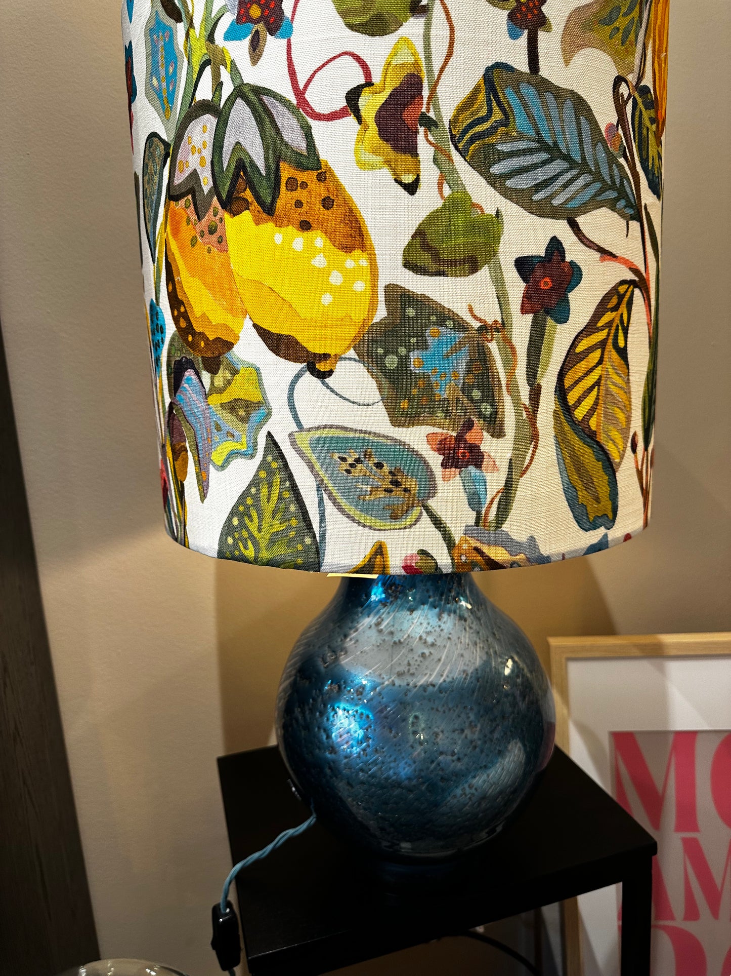 Lámpara CON PANTALLA FLORAL