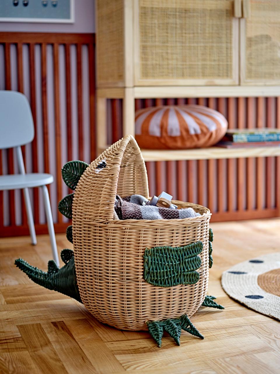 Cesta Eddi, Naturaleza, Ratán